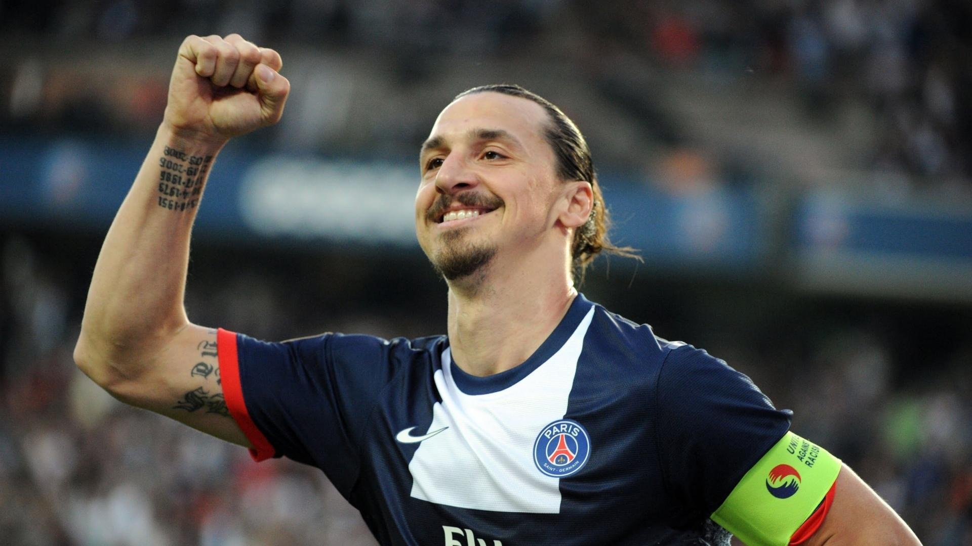 _观众互动：现场投票决定精彩比赛瞬间_，比赛现场投票系统